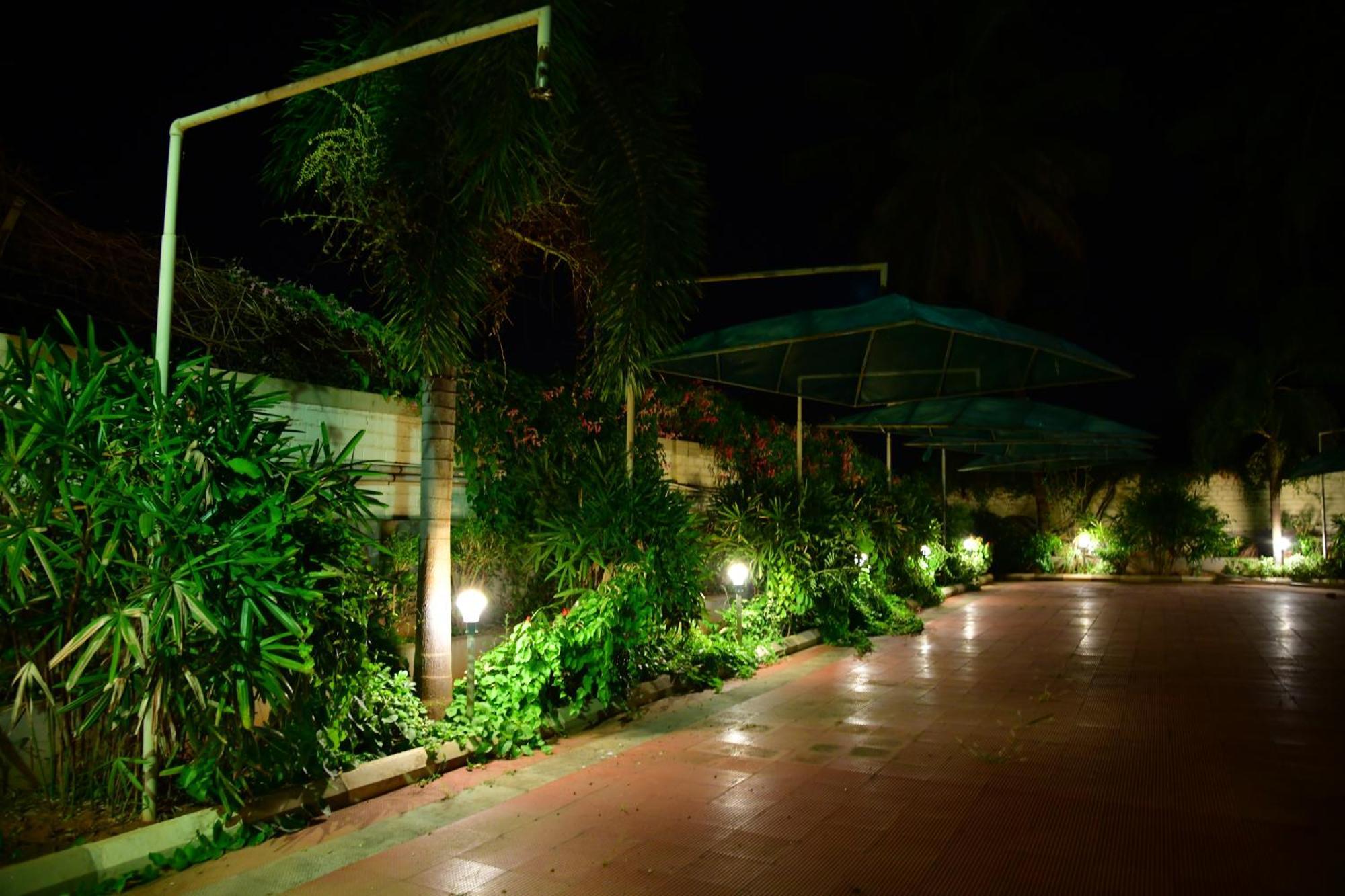 Nijaguna Resorts Chāmrājnagar Exterior foto