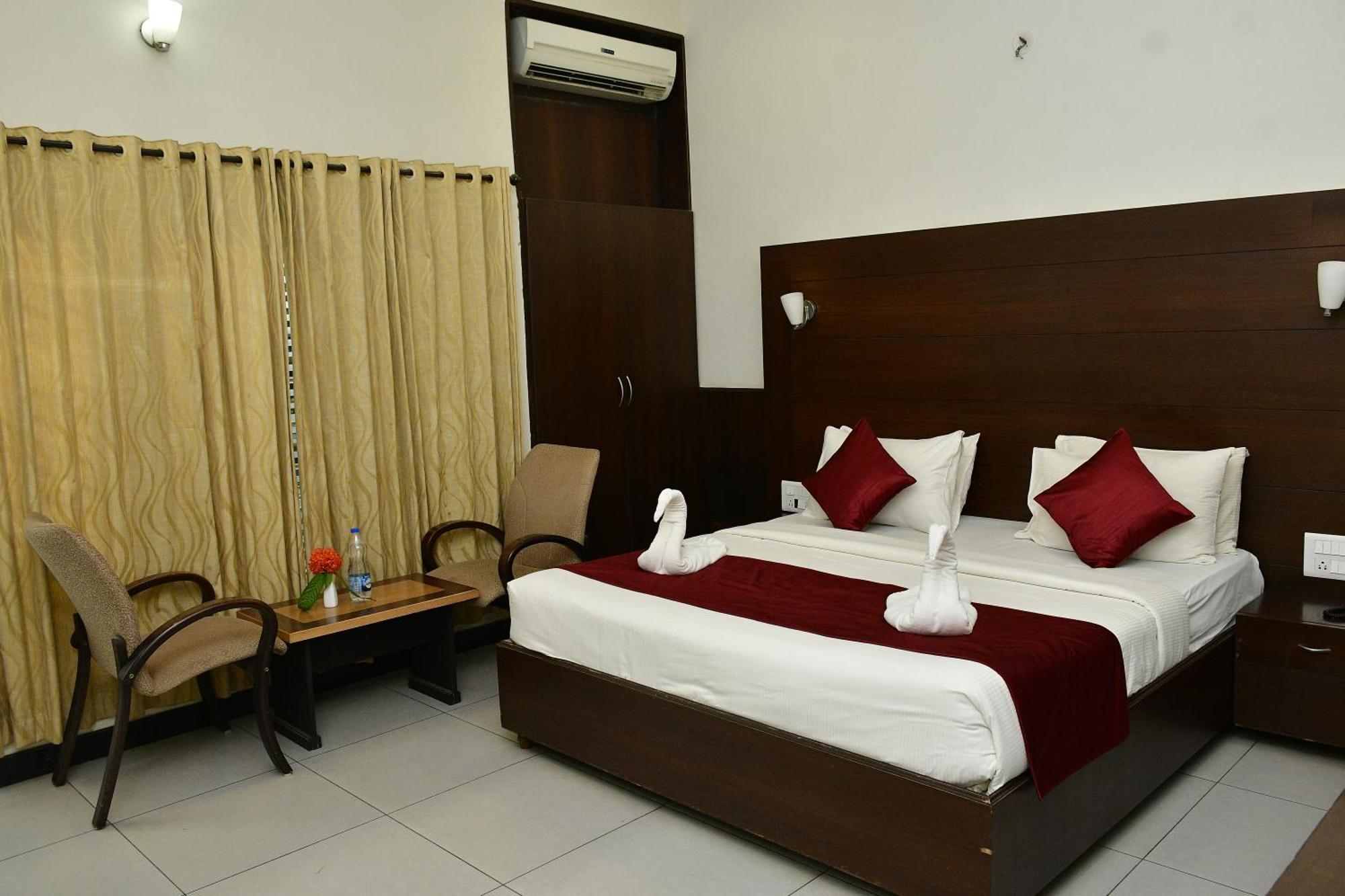 Nijaguna Resorts Chāmrājnagar Exterior foto