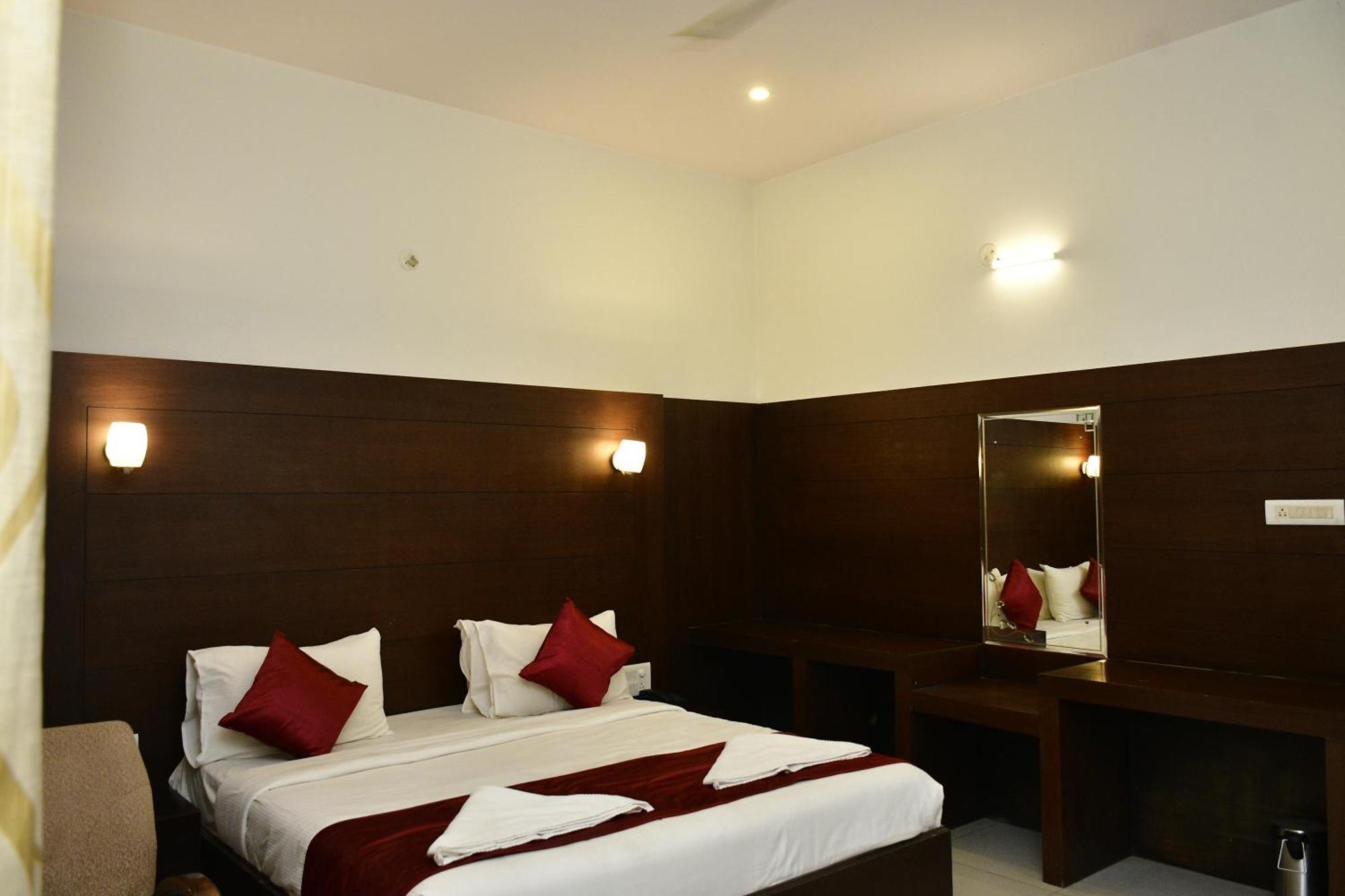 Nijaguna Resorts Chāmrājnagar Exterior foto